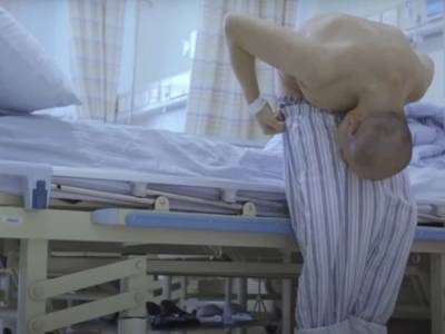 Для спасения жизни хирурги сломали мужчине позвоночник в двух местах