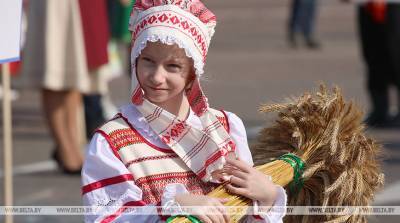 Лукашенко поздравил аграриев Витебской области с "Дажынкамі"