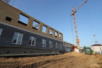 В Камшково продолжается строительство новой школы
