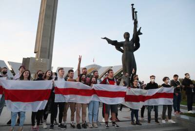 В Минске колонна протестующих выдвинулась в сторону проспекта Независимости