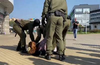 На женской акции протеста в Минске провели задержания
