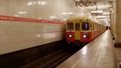 В метро Петербурга заметили немецкий "трофейный" вагон