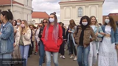 Участниц "женского марша" в Минске задерживает милиция