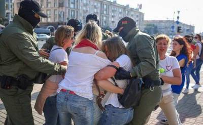 В Минске снова задерживают участниц Женского марша. Эта акция проходит каждую субботу