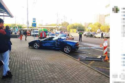 В Москве Ferrari врезался в маршрутку, пострадали две пенсионерки