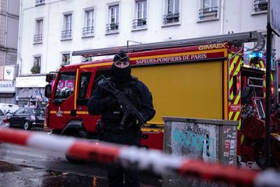 Напавший на прохожих у здания Charlie Hebdo мужчина мстил за карикатуру
