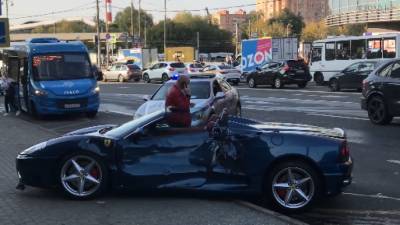 Ferrari влетела в маршрутку на северо-западе Москвы, есть пострадавшие
