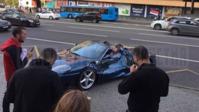 Видео: гендиректор Zaycev.net въехал на Ferrari в стоящую маршрутку