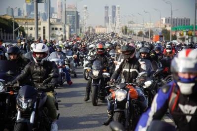 Около 2,5 тыс мотоциклистов проехали по Садовому кольцу в честь закрытия сезона