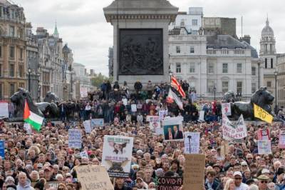 В Лондоне тысячи людей устроили акцию протеста против повторного карантина