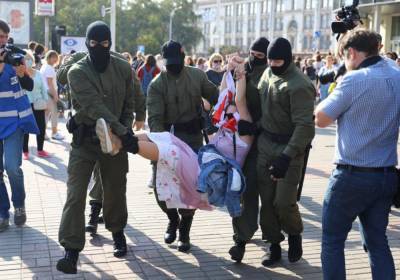 В Минске силовики устроили задержания на женском марше