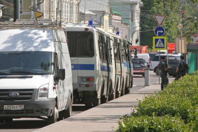 Нетрезвые москвичи занялись сексом в автозаке полиции