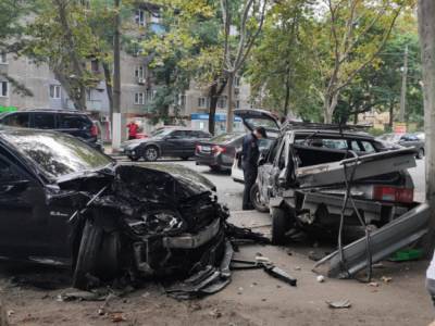 В Одессе масштабное ДТП: лихач на элитном Mercedes разнес шесть авто всмятку