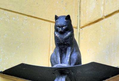 В Петербурге снова обворовали скульптуру кота Елисея