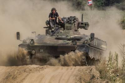В России начали готовить профессиональные экипажи для танков Т-14