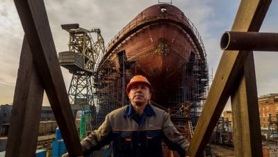 Возвращение в "красную" зону: промышленность Петербурга вновь снизила обороты