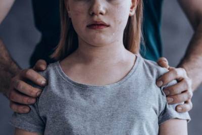 «Впервые узнала, что такое оцепенение»: истории девушек, переживших сексуальное насилие в детстве