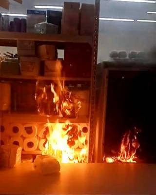 Опубликовано видео из загоревшегося универсама в Кемерове
