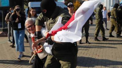 На Женском марше в Минске силовики задержали более сотни протестующих