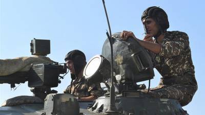 Минобороны Армении сообщило о трех подбитых танках Азербайджана