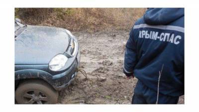 В крымских горах перевернулась "Нива": двое пострадали