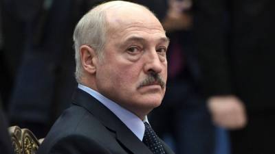 Макрон предложил Лукашенко добровольно уйти с поста президента Белоруссии