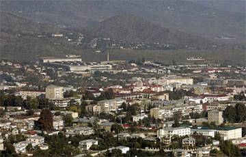 Столица Нагорного Карабаха подверглась артиллерийскому обстрелу