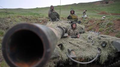 Россия призвала Ереван и Баку прекратить огонь в Нагорном Карабахе