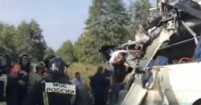 Появилось видео с места столкновения автобуса и песковоза под Янтарным