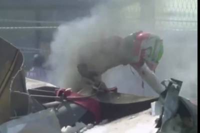 Опубликовано видео страшной аварии, остановившей гонку Формулы-2 в Сочи