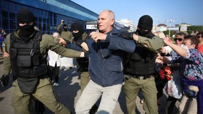 В Минске закрыли станции метро и начали задержания