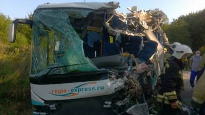 Семь погибших: умер водитель автобуса, врезавшийся в грузовик под Калининградом