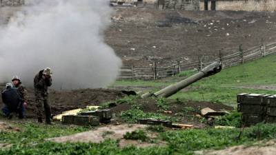 Азербайджан и Армению призвали прекратить огонь