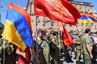 ЕС призвал стороны конфликта в Нагорном Карабахе прекратить боевые действия