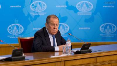 Лавров обсудил с азербайджанским коллегой обострение в Карабахе