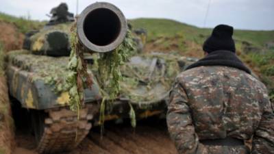 Азербайджан объявил о прорыве линии обороны Армении в Нагорном Карабахе