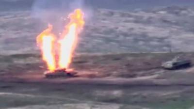 Армения обнародовала видео уничтожения азербайджанских танков и военной техники