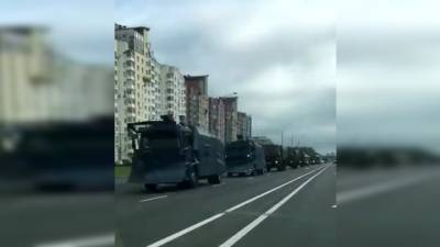 В район площади Победы в Минске перебросили водометы