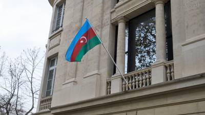 Парламент Азербайджана решил ввести в части страны военное положение