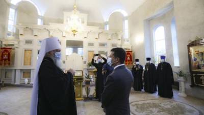 Зеленский начал награждать за заслуги митрополитов Московской церкви
