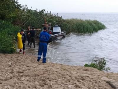 На Днепре под Киевом перевернулась лодка: в воде оказались 9 человек