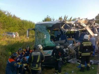 В Калининграде в результате ДТП с автобусом и песковозом погибли семь человек