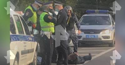 Кадры задержания пассажиров такси, открывших огонь по полиции в Москве