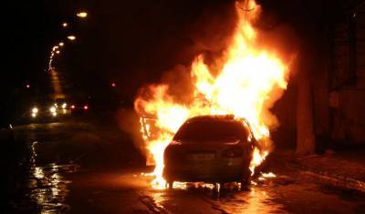 В Ленобласти из-за работающего двигателя заживо сгорел спящий в автомобиле мужчина