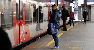 Пассажиров метро призвали пересесть на МЦД из-за закрытия участка синей ветки