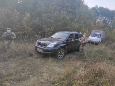 На границе с РФ задержали авто с 600 килограммами контрабандной красной икры