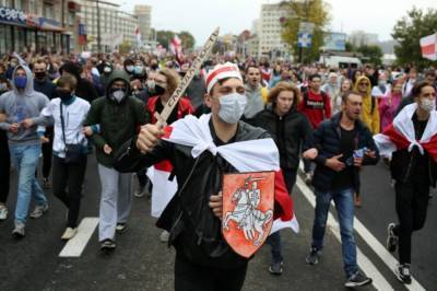 В Минске на акции протеста вышли 100 тыс. человек, более сотни митингующих задержаны