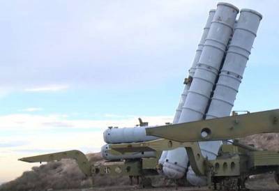 В Азербайджане сообщают об уничтожении С-300 Армении: в небе над границей БПЛА Турции
