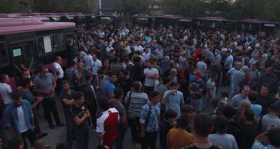 Автобусы с резервистами отправились в Карабах. Видео