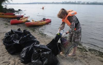 Активисты выловили из Днепра 118 кг мусора